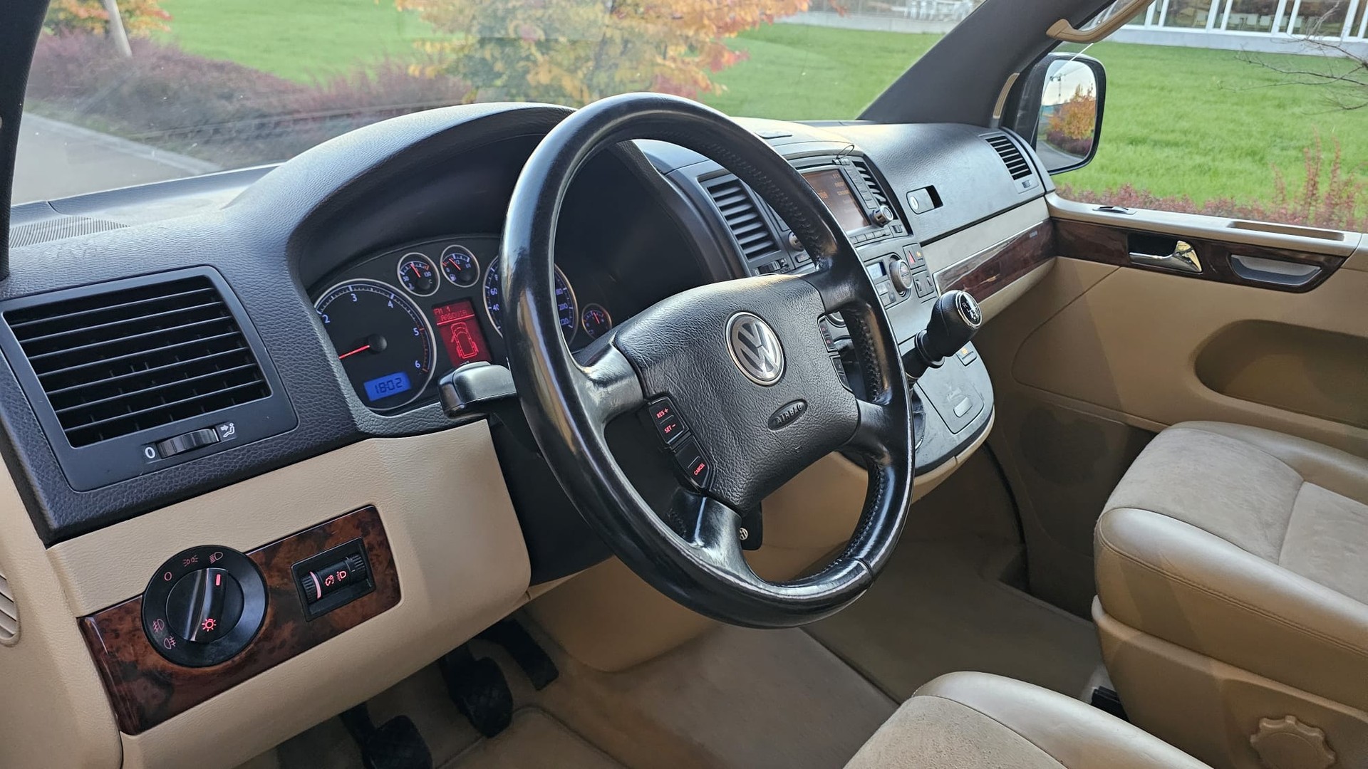 VW T5 Multivan Highline 2.5 TDI-image-9