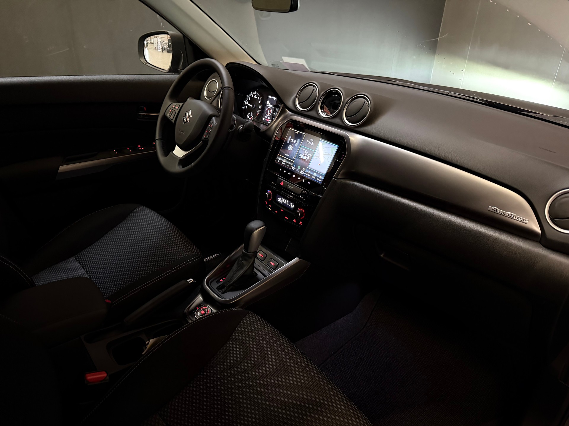 SUZUKI Vitara 1.4 Boosterjet Compact + 4x4 Hybrid Automatic-image-16