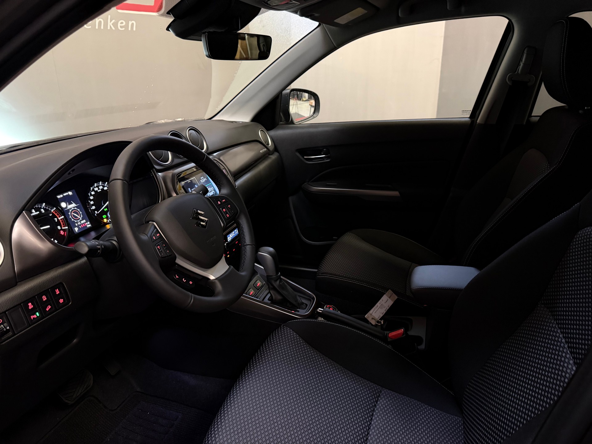 SUZUKI Vitara 1.4 Boosterjet Compact + 4x4 Hybrid Automatic-image-11