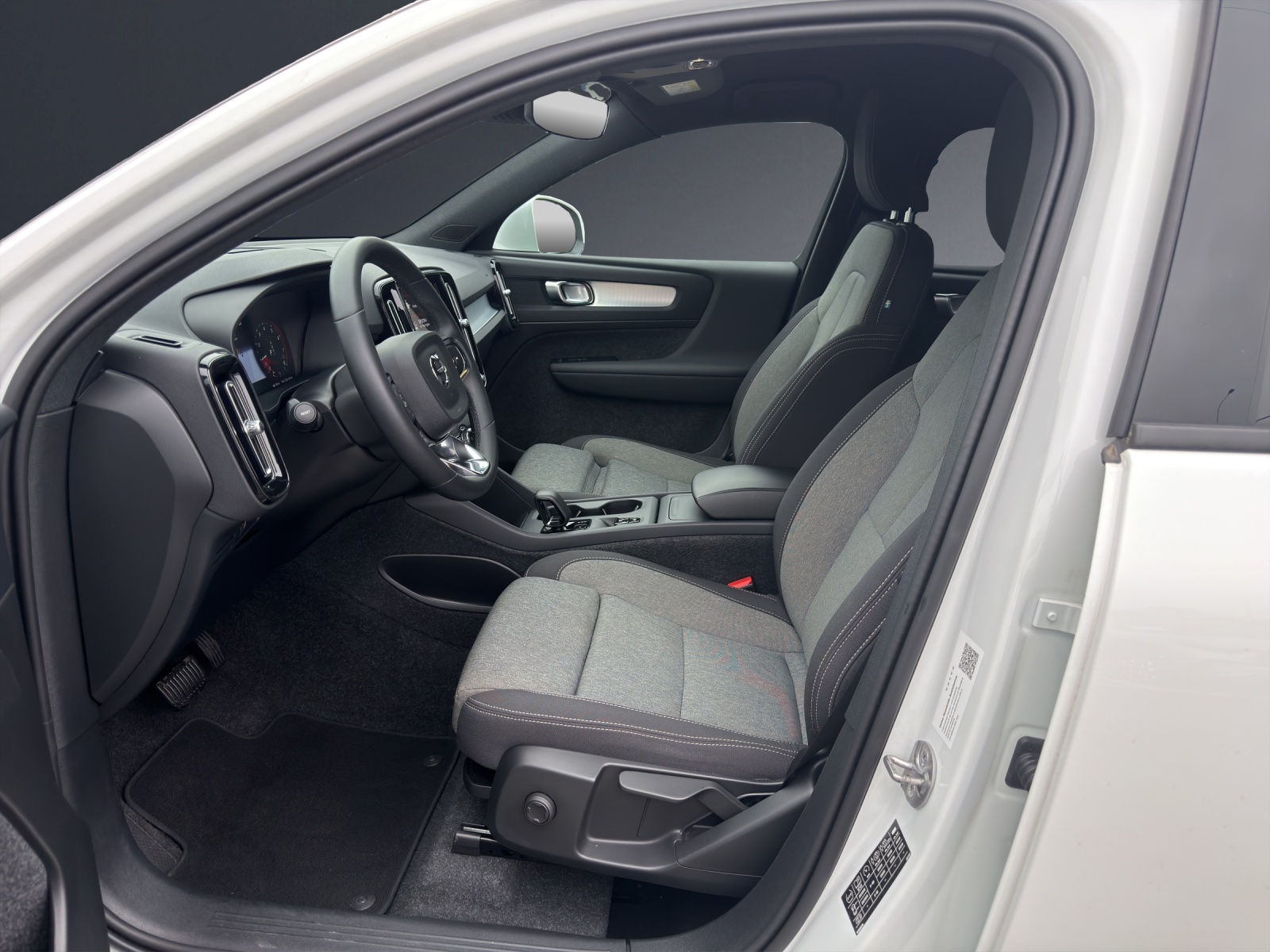 VOLVO XC40 T2 Core Geartronic-image-5
