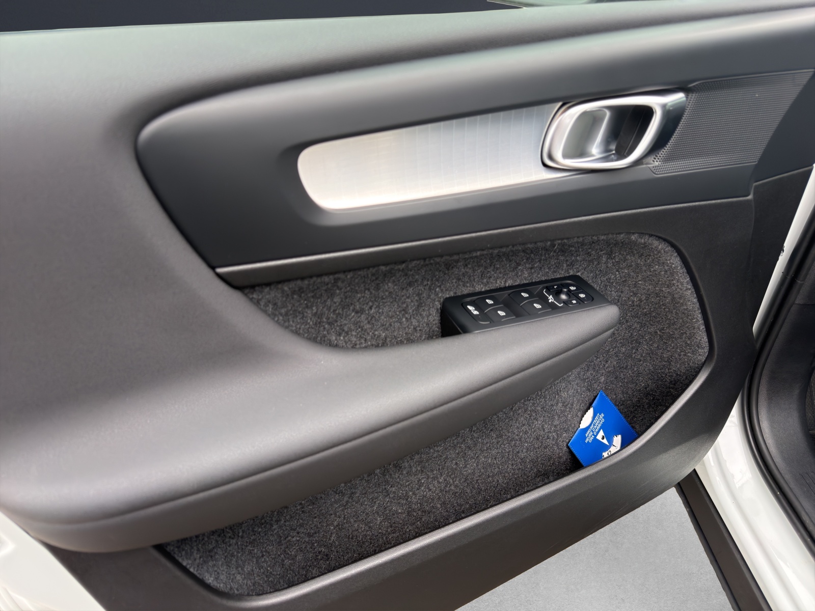 VOLVO XC40 T2 Core Geartronic-image-12