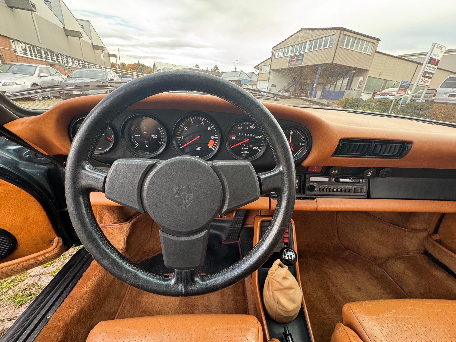 PORSCHE 911 SC Targa-image-9