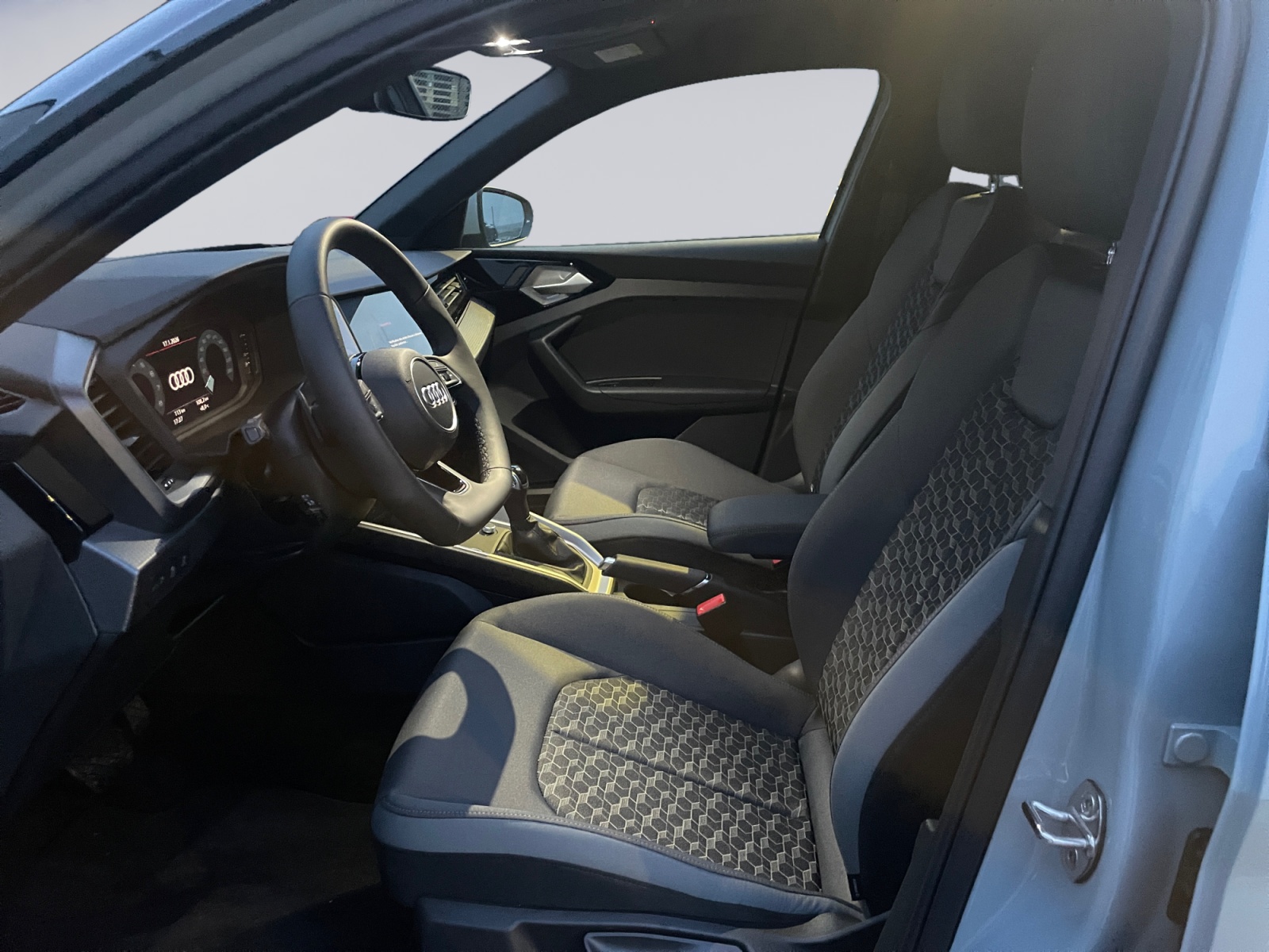 AUDI A1 Sportback 30 TFSI Attraction S-tronic-image-8