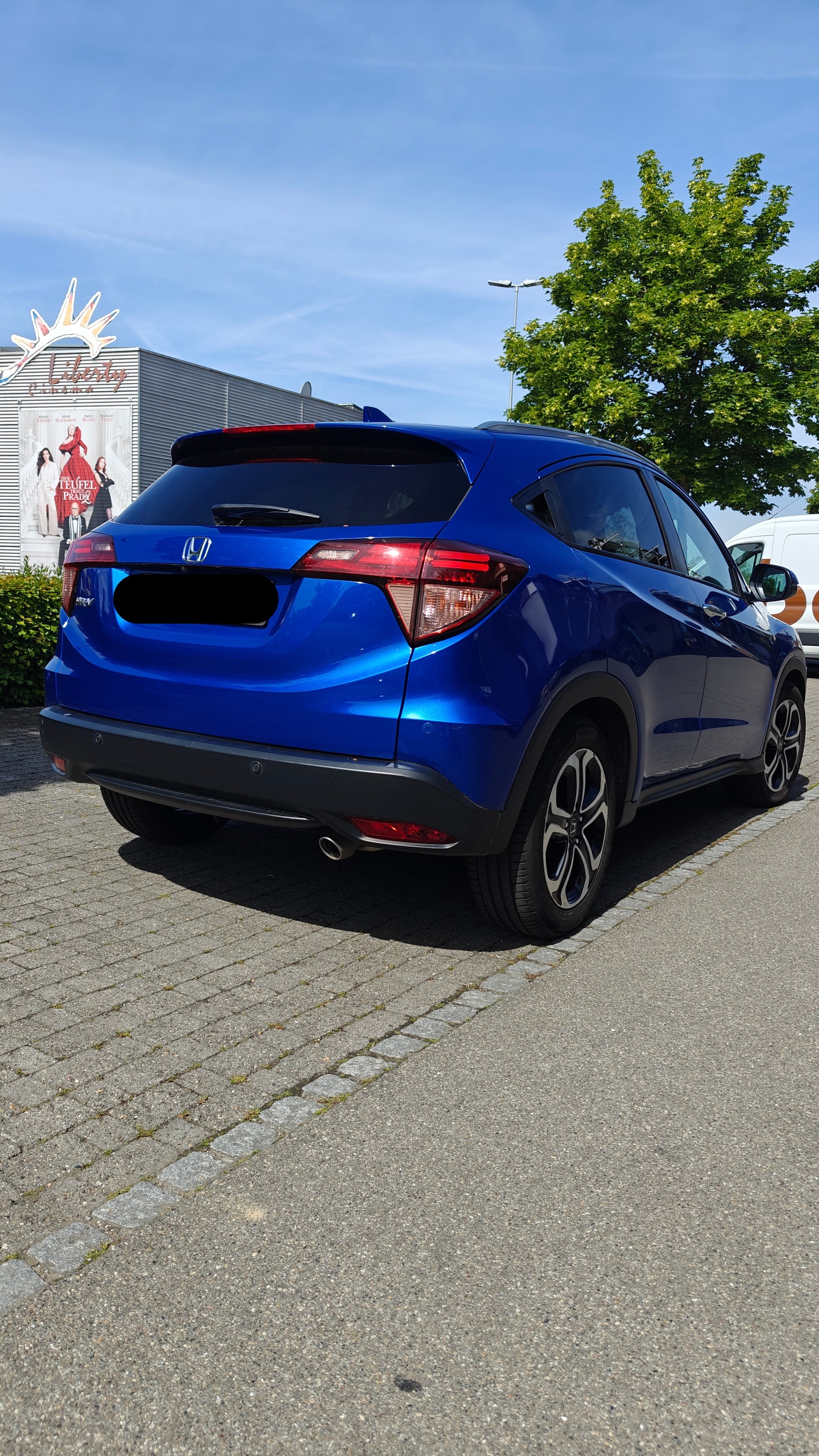 HONDA HR-V 1.6i-DTEC Executive-image-2