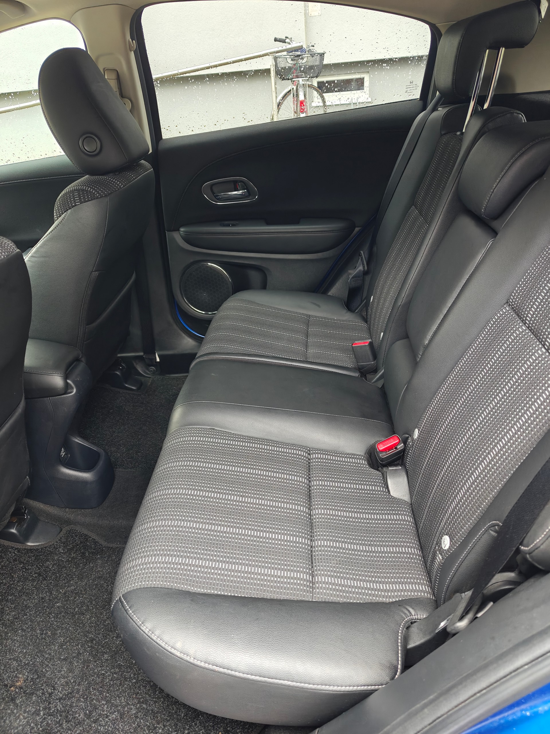 HONDA HR-V 1.6i-DTEC Executive-image-5