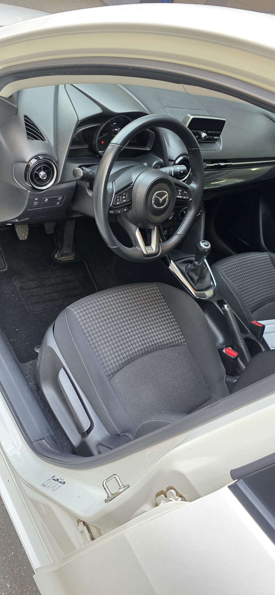 MAZDA 2 SKYACTIV-G 90 Ambition-image-5