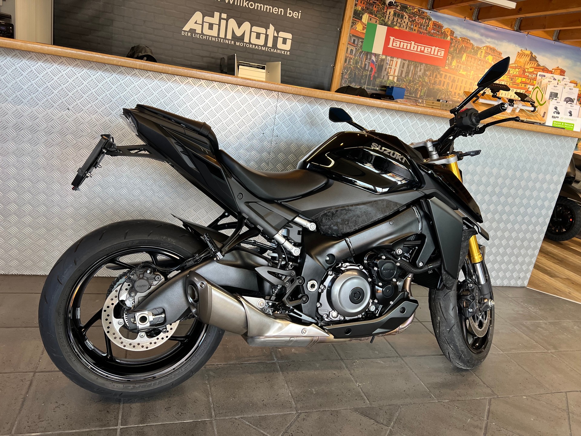 SUZUKI GSX-S 1000-image-1