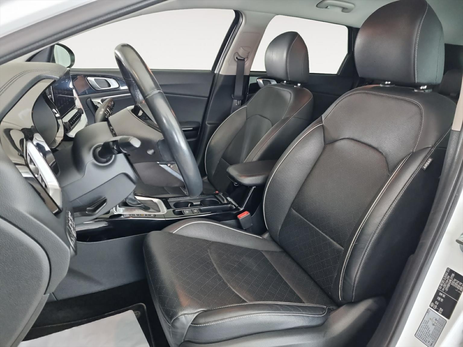 KIA Ceed Sportswagon 1.6 GDi Plug-in Hybrid Style DCT-image-5