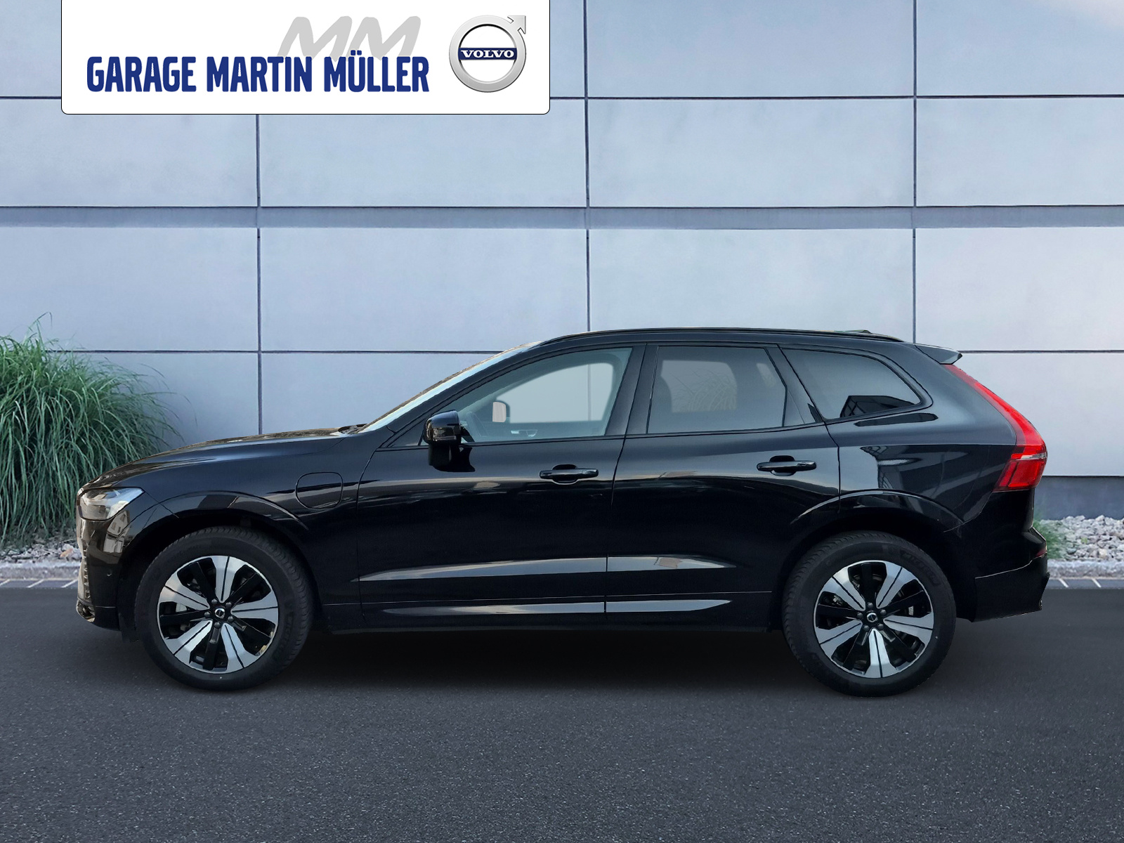 VOLVO XC60 2.0 T6 TE Plus Dark eAWD-showroom-element-1