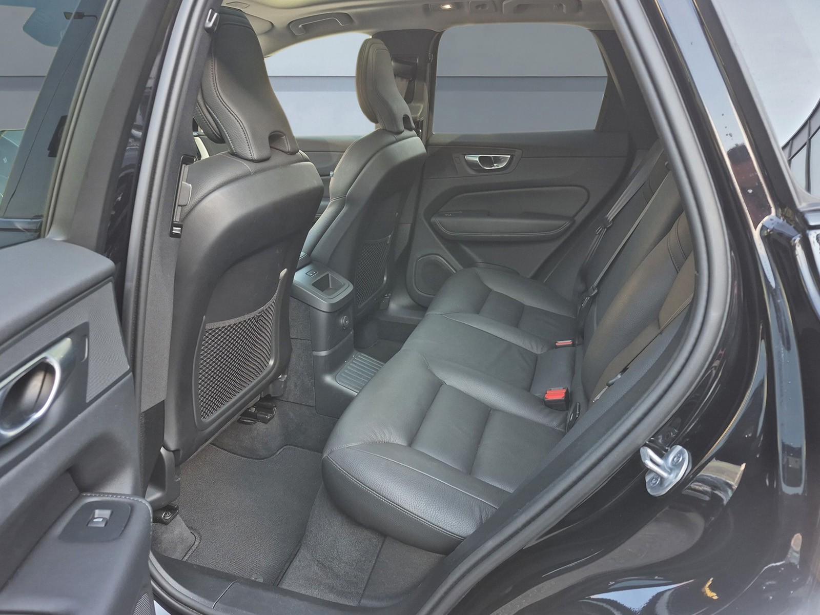VOLVO XC60 2.0 T6 TE Plus Dark eAWD-image-14