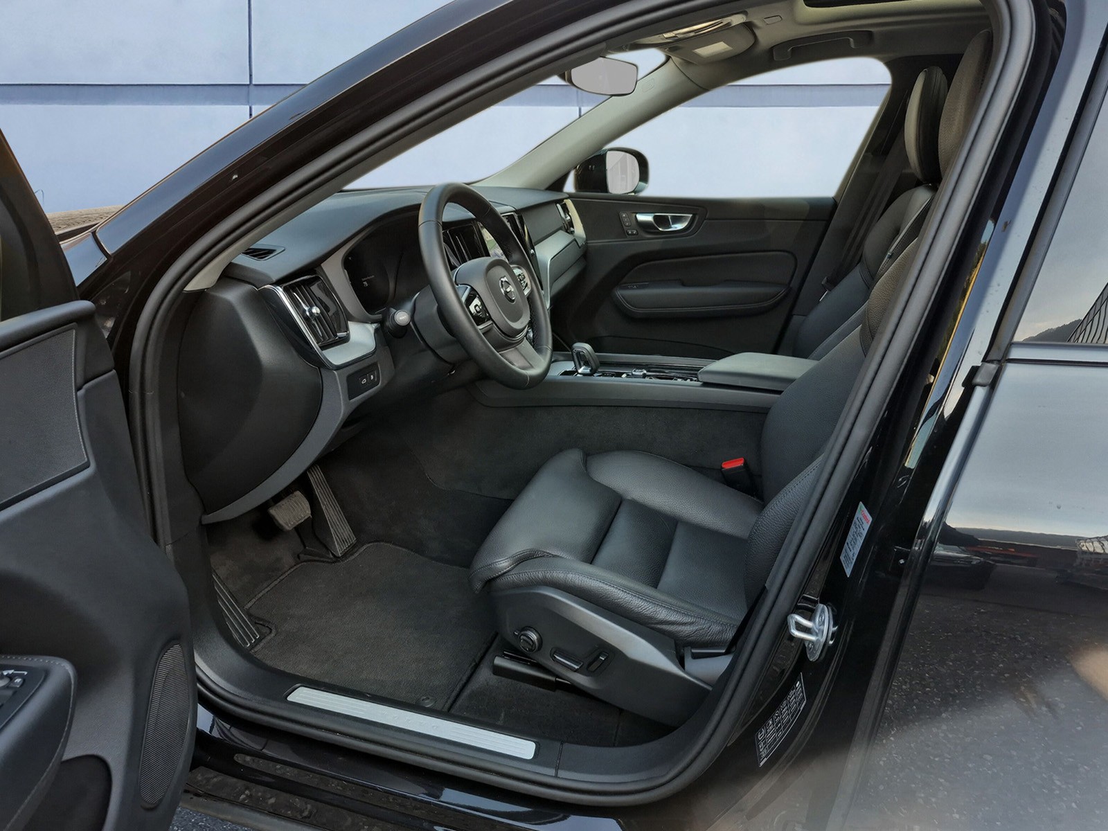 VOLVO XC60 2.0 T6 TE Plus Dark eAWD-image-9