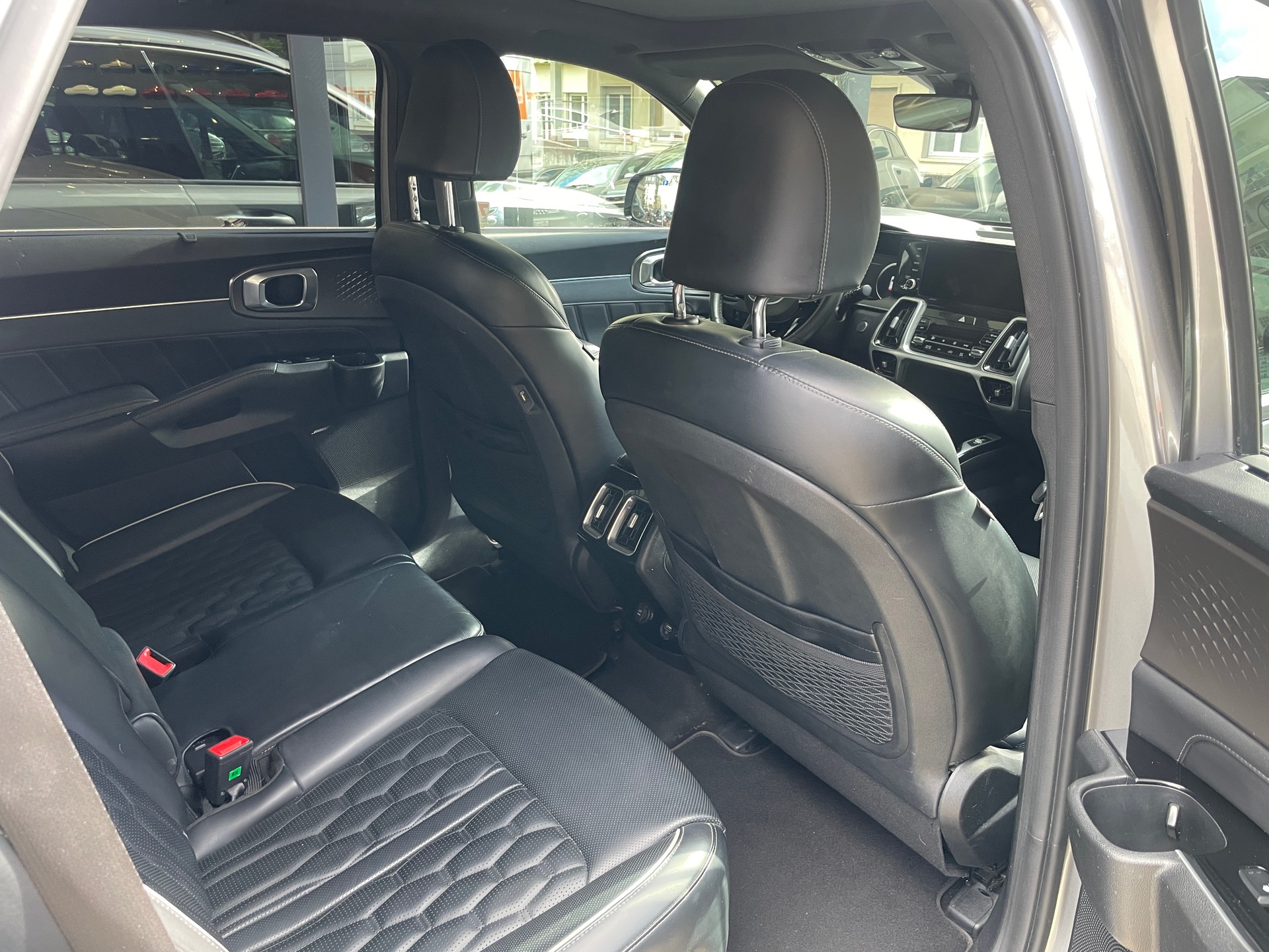 KIA Sorento 1.6 HEV Style 7P-image-8
