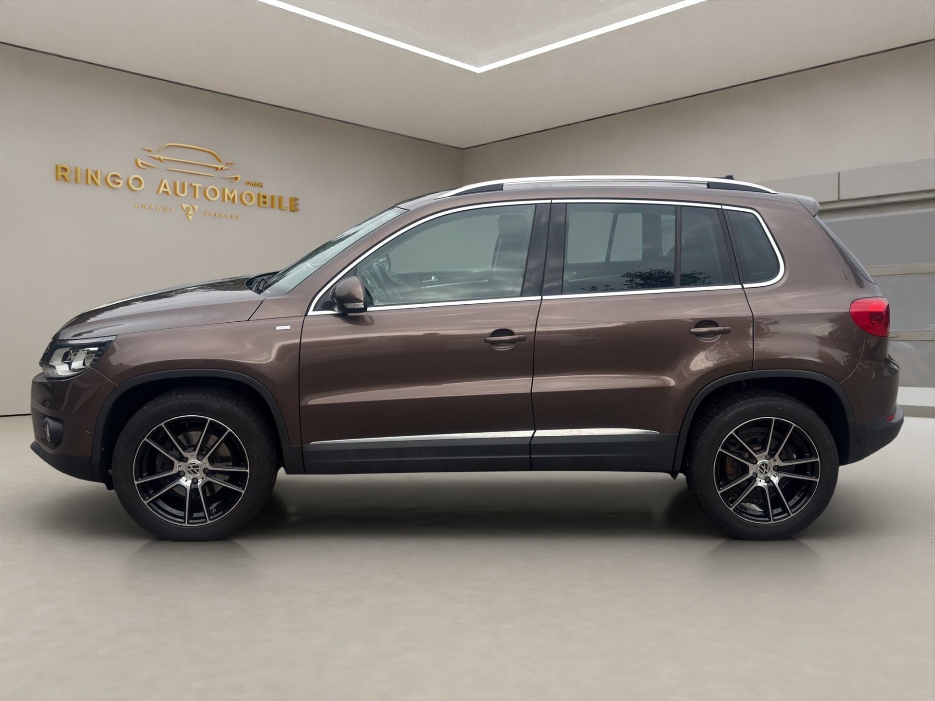 VW Tiguan 2.0 TSI Sport&Style 4Motion DSG-showroom-element-3