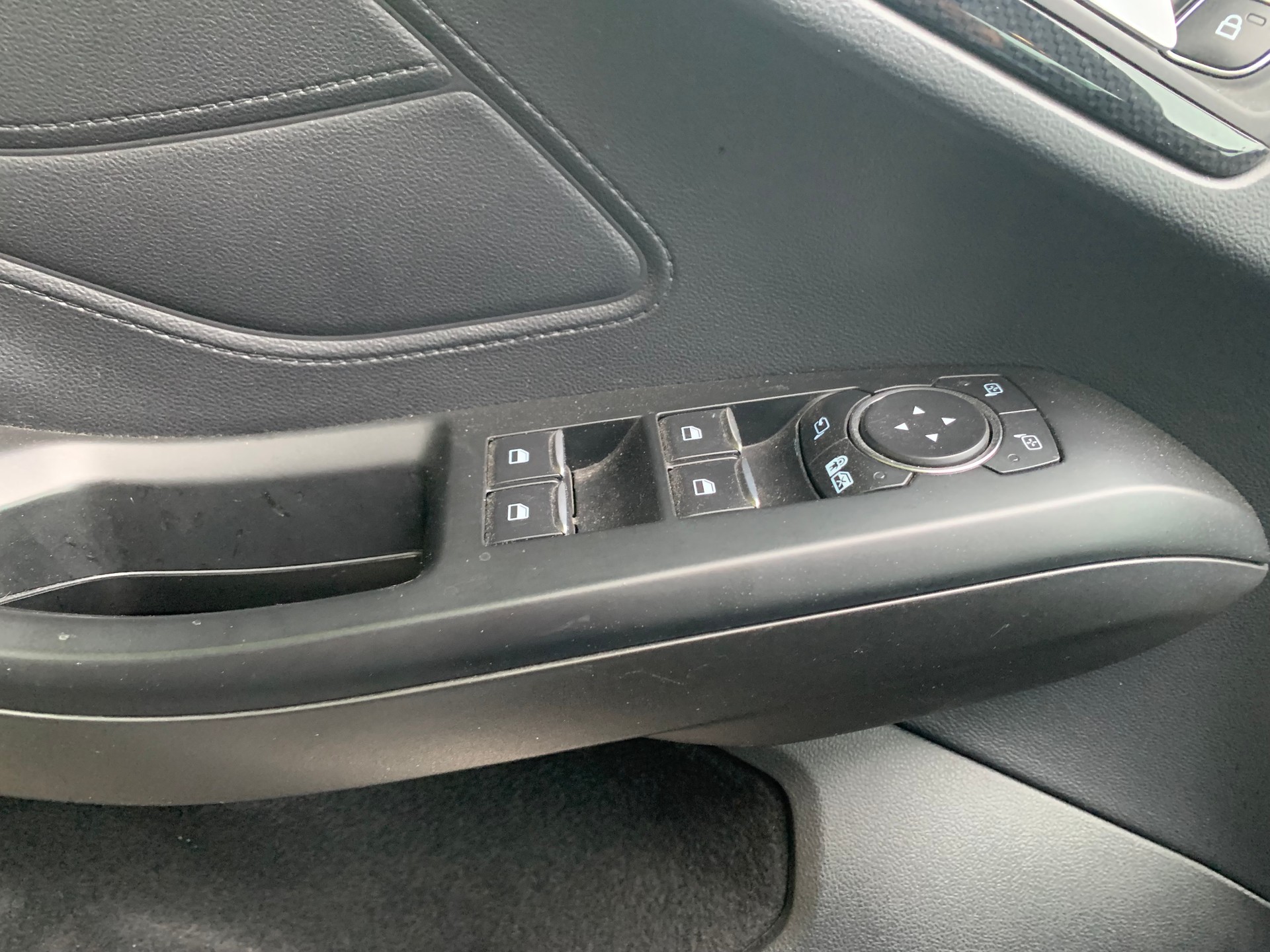FORD Focus 1.0 mHEV ST Line-image-15