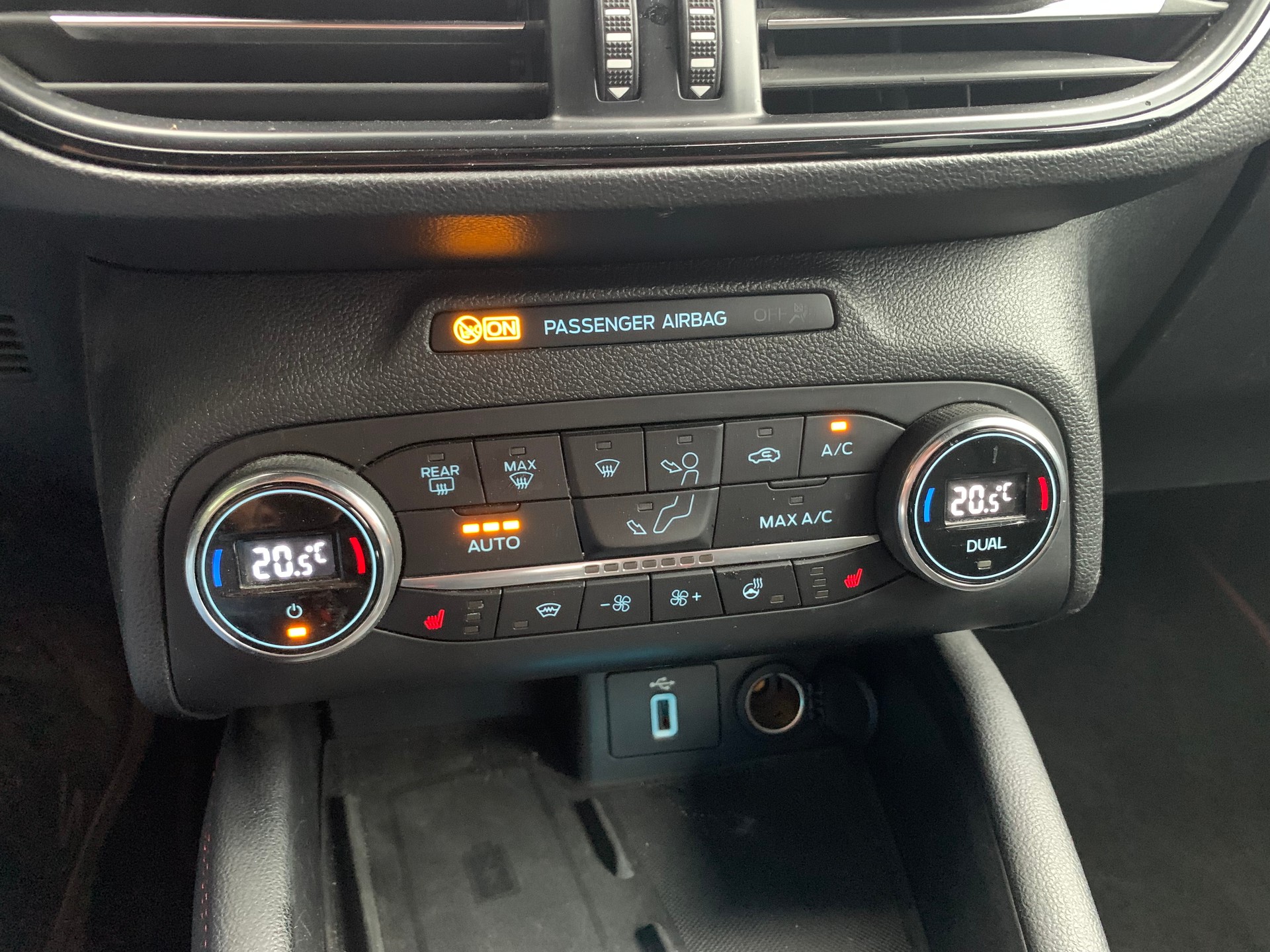FORD Focus 1.0 mHEV ST Line-image-19