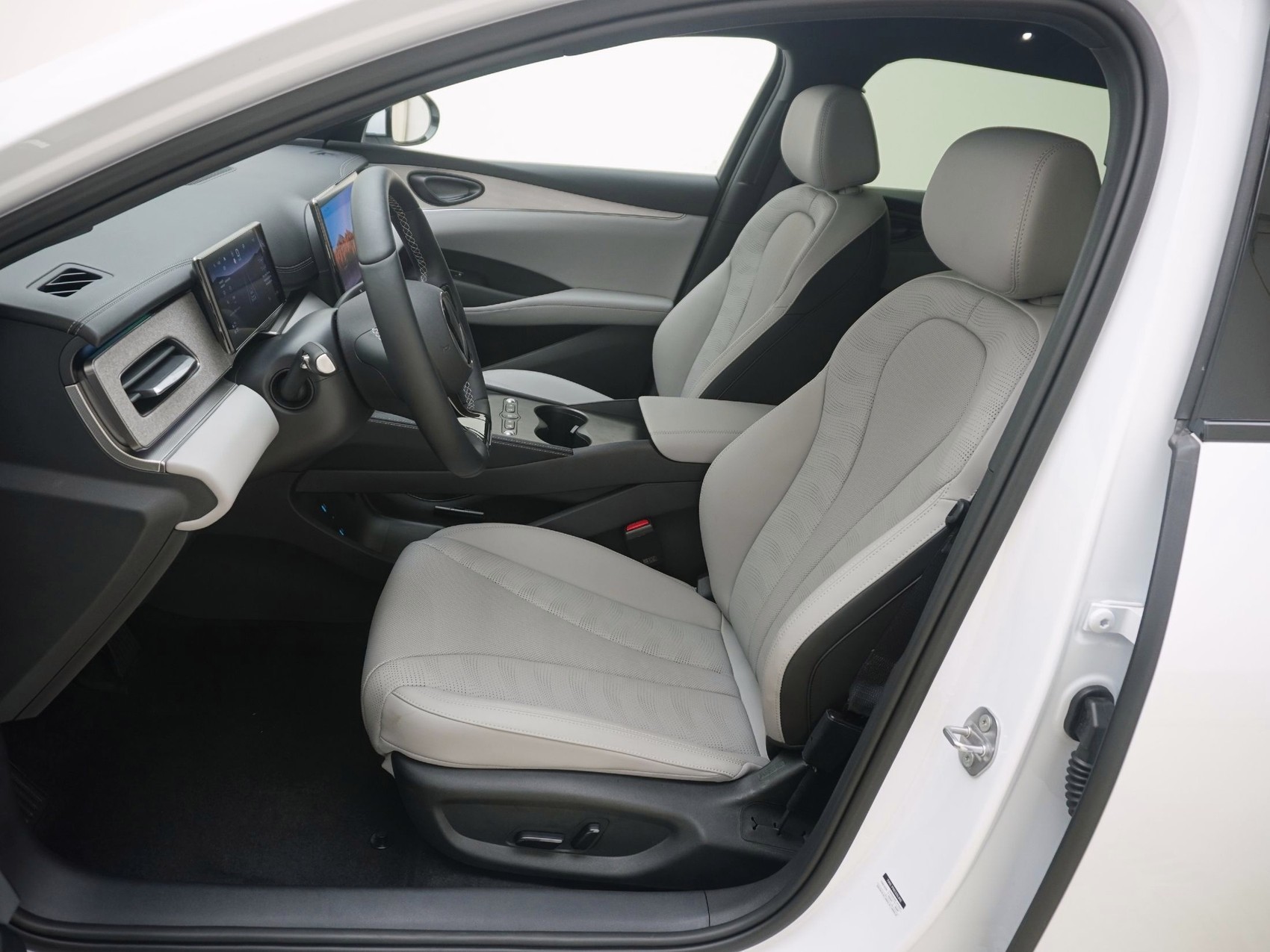 BYD Seal 6 DM-i Touring Comfort Lite-image-11