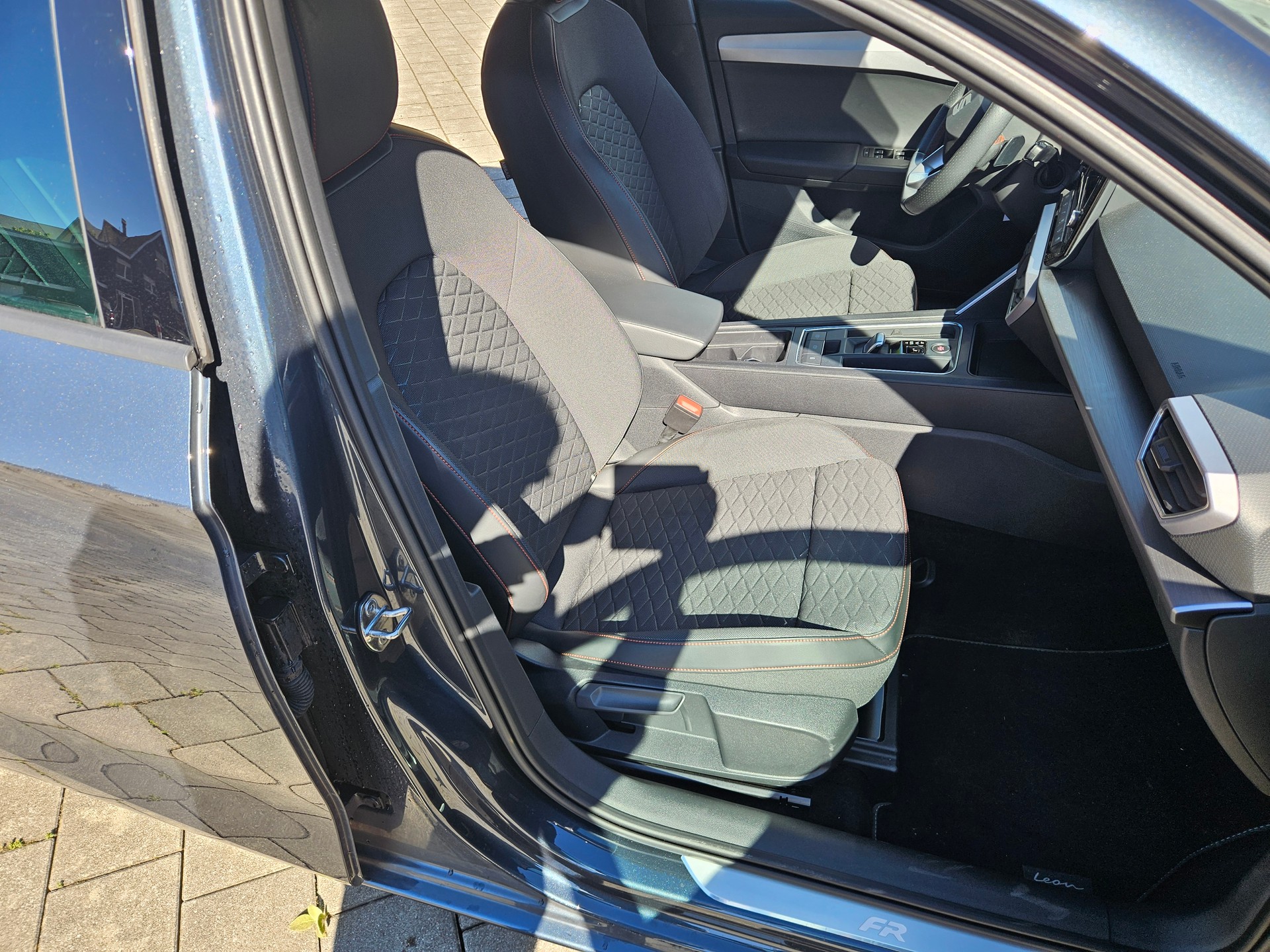 SEAT Leon 1.5 eTSI mHEV DSG FR-image-12