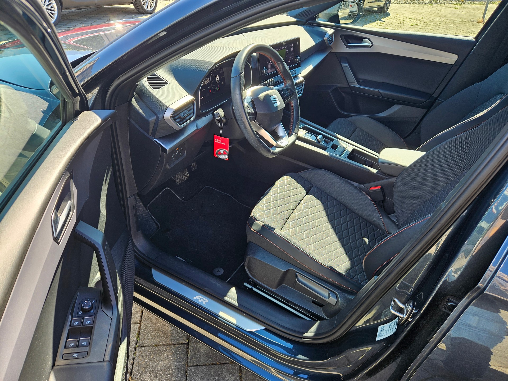SEAT Leon 1.5 eTSI mHEV DSG FR-image-10