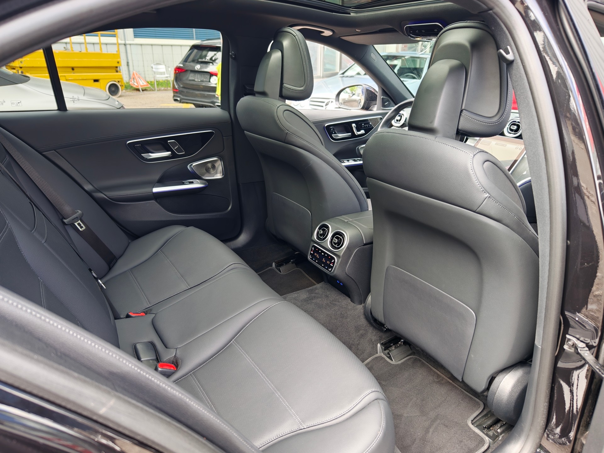 MERCEDES-BENZ C 200 AMG Line 4matic Vollasstattug Massagesitze-image-8