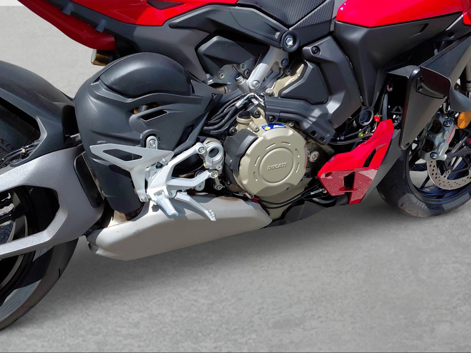 DUCATI STREETFIGHTER V4-image-2
