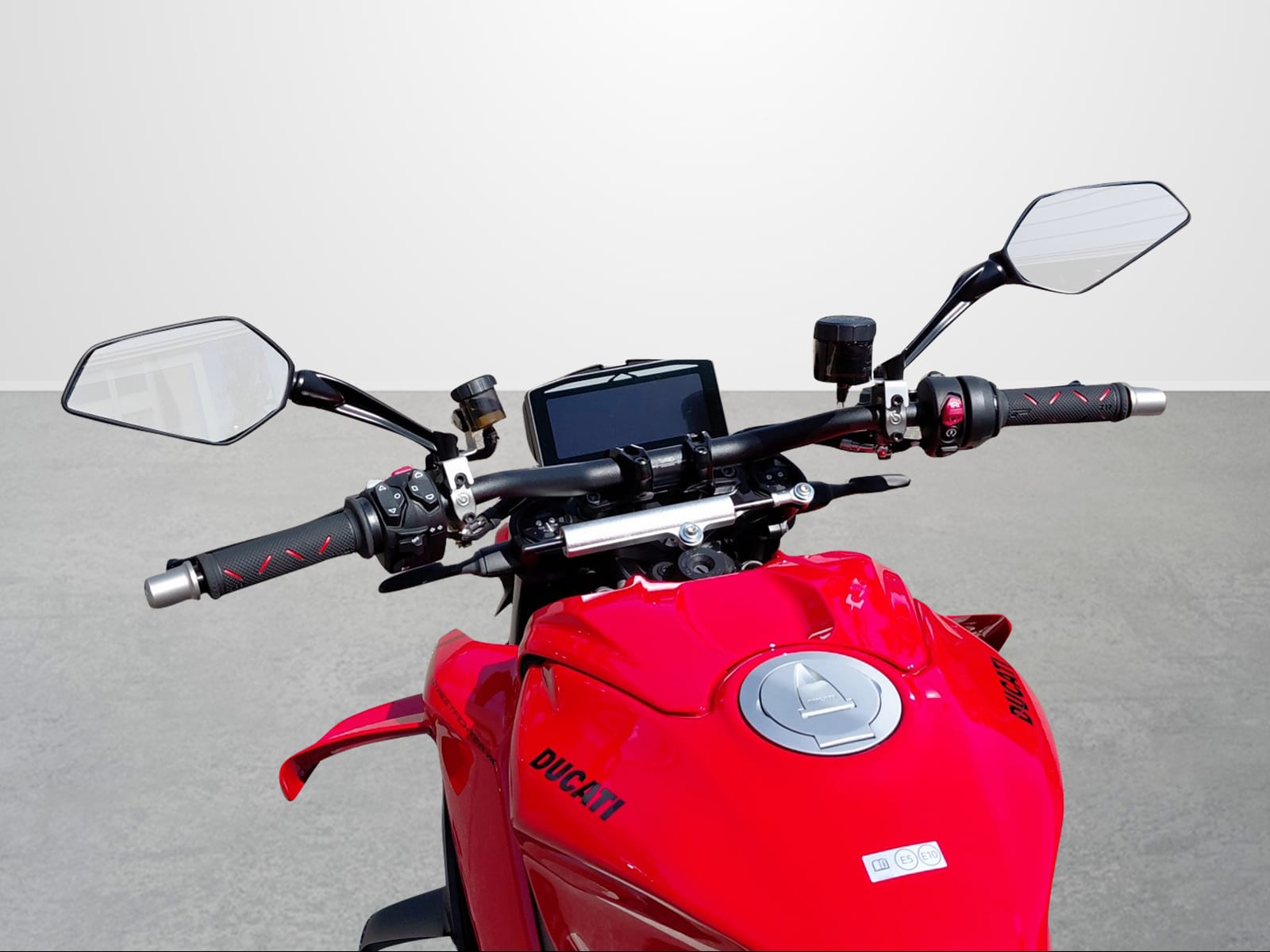 DUCATI STREETFIGHTER V4-image-3