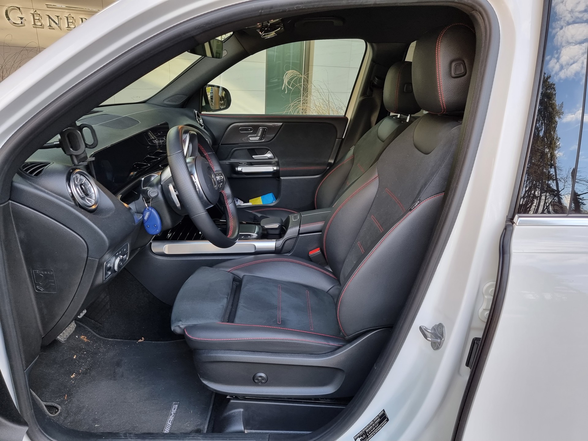 MERCEDES-BENZ GLB 220 d AMG Line-image-2