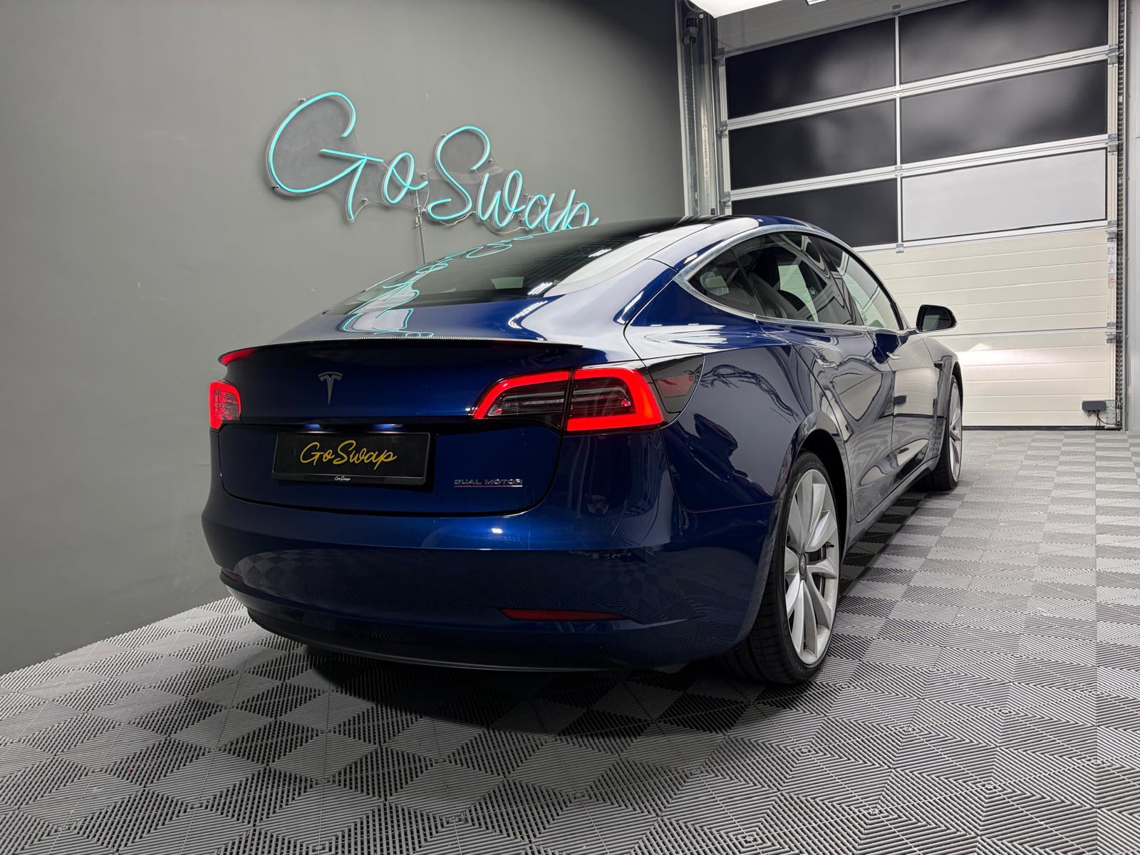 TESLA Model 3 Performance Dual Motor AWD - Autopilot-showroom-element-2