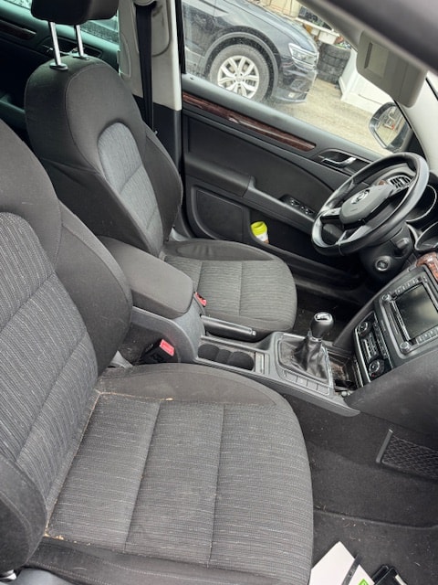 SKODA Superb Combi 1.8 TSI Elegance 4x4-image-2