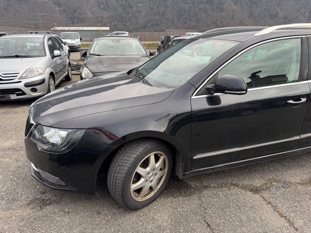 SKODA Superb Combi 1.8 TSI Elegance 4x4-image-11