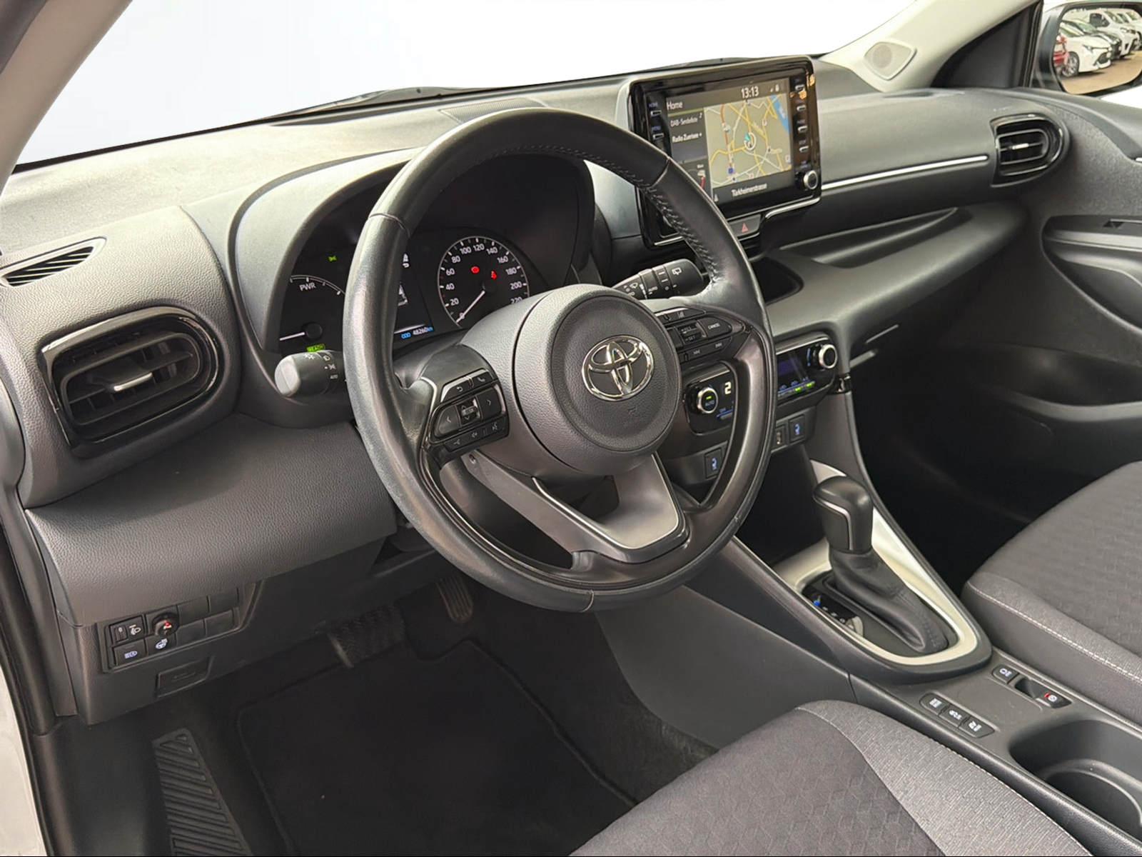 TOYOTA Yaris 1.5 VVT-i HSD Trend-image-10