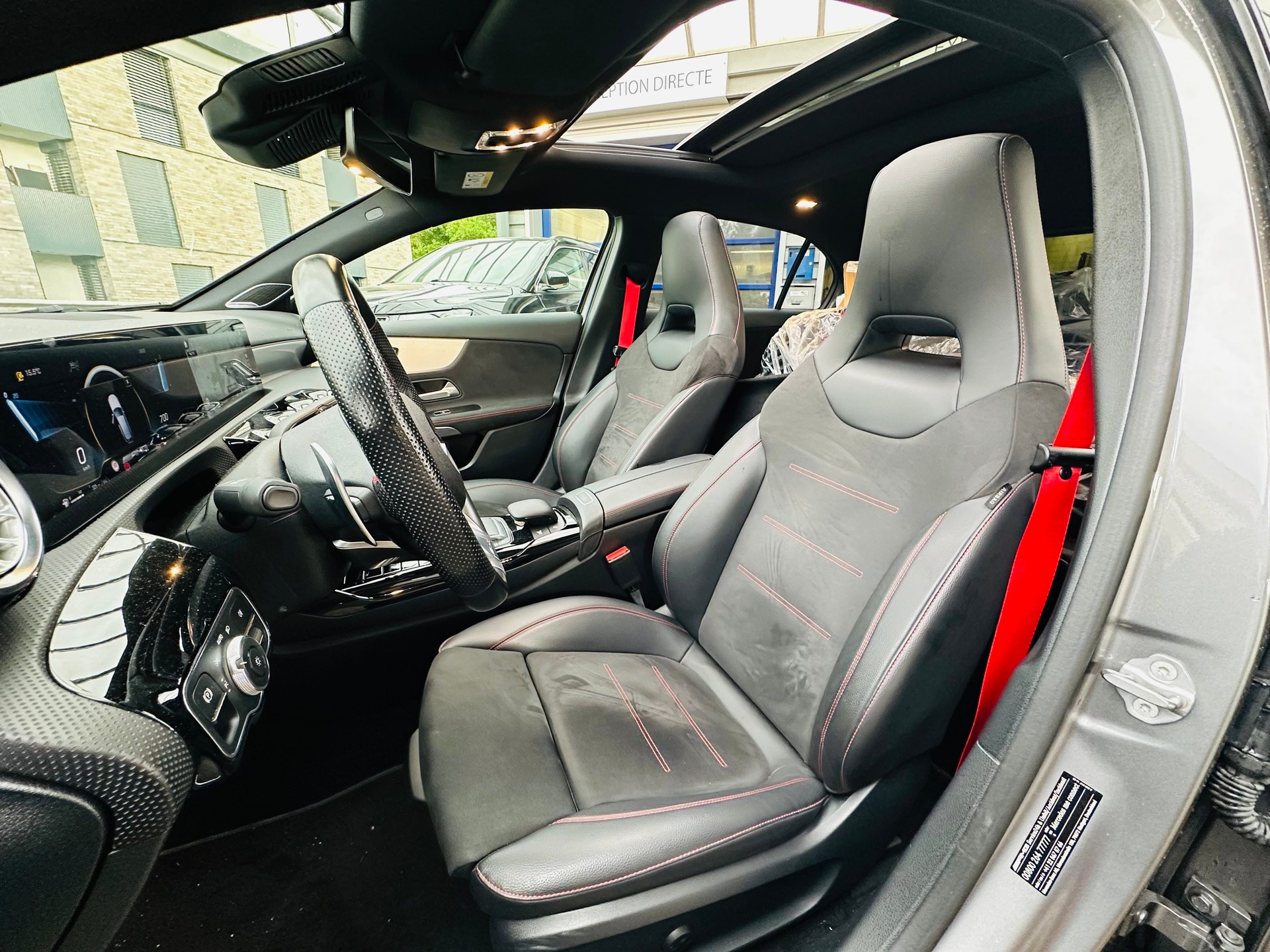 MERCEDES-BENZ A 35 AMG 4Matic Edition 1 Speedshift-image-12