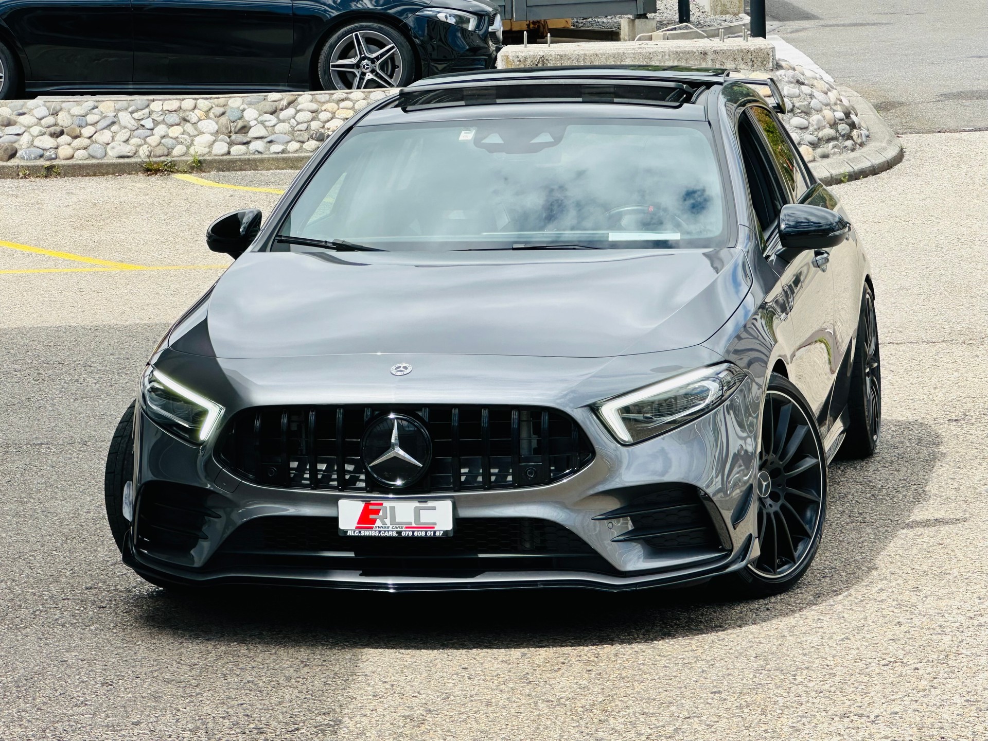 MERCEDES-BENZ A 35 AMG 4Matic Edition 1 Speedshift-showroom-element-1