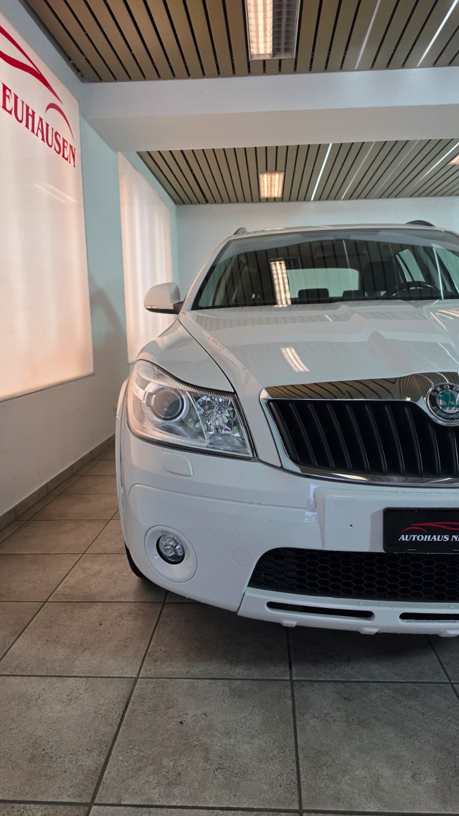 SKODA Octavia Combi 2.0 TDI Scout 4x4 DSG, Schweizer Fahrzeug, Frisch ab MFK und Frisch ab Service, 8-FACH BEREIFT-image-4