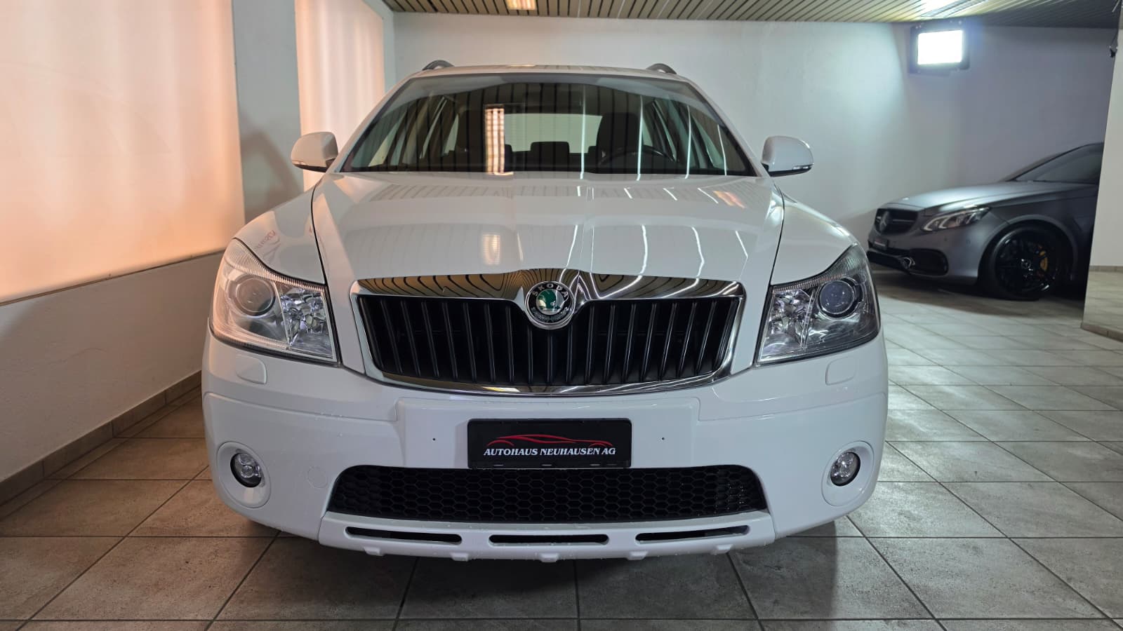 SKODA Octavia Combi 2.0 TDI Scout 4x4 DSG, Schweizer Fahrzeug, Frisch ab MFK und Frisch ab Service, 8-FACH BEREIFT-showroom-element-1