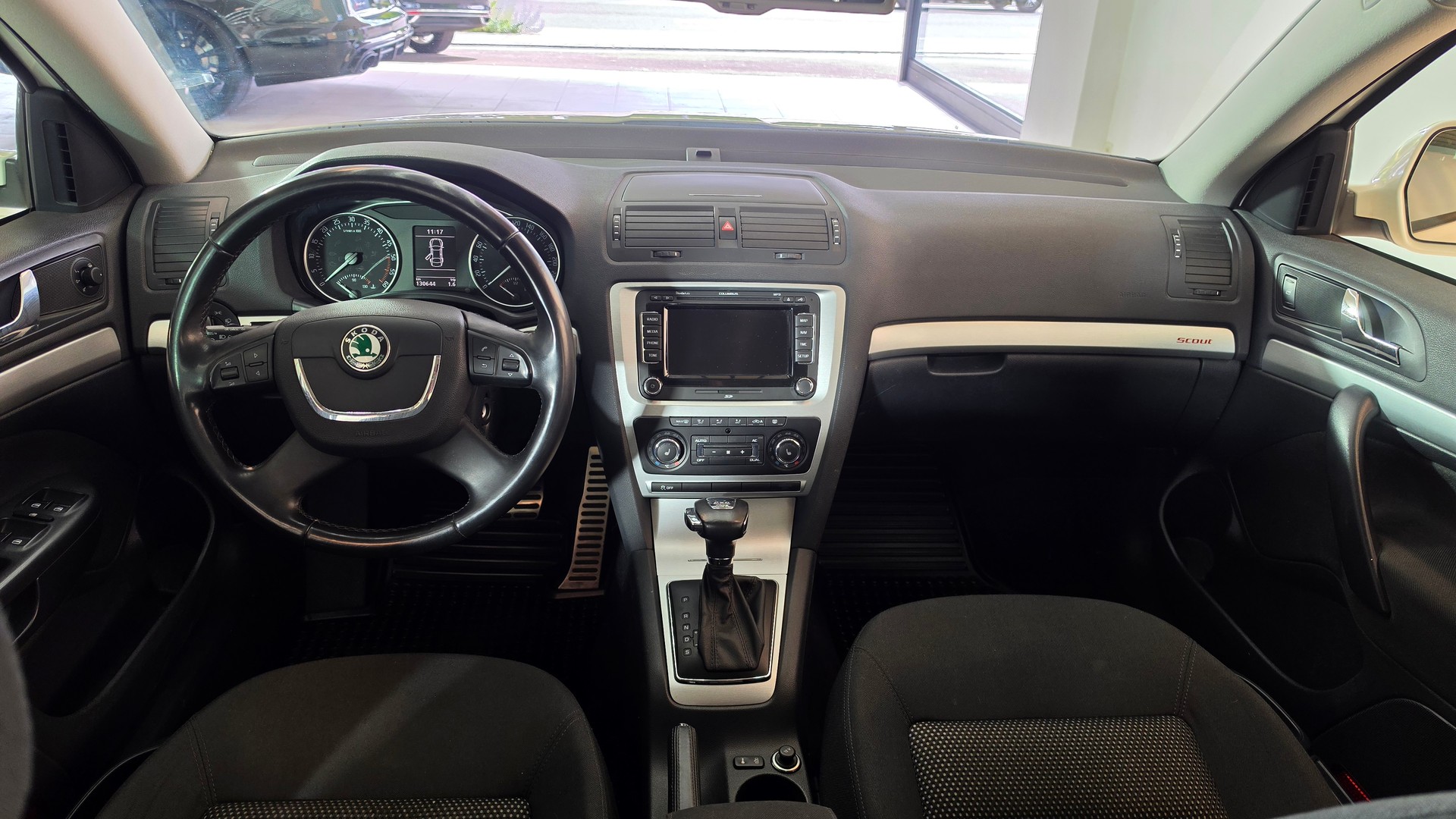 SKODA Octavia Combi 2.0 TDI Scout 4x4 DSG, Schweizer Fahrzeug, Frisch ab MFK und Frisch ab Service, 8-FACH BEREIFT-image-7