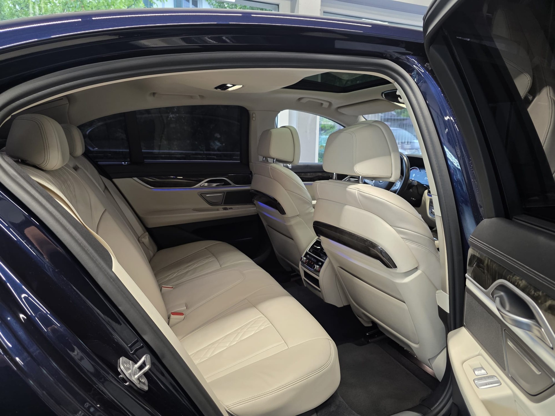 BMW 750d xDrive Steptronic-image-13