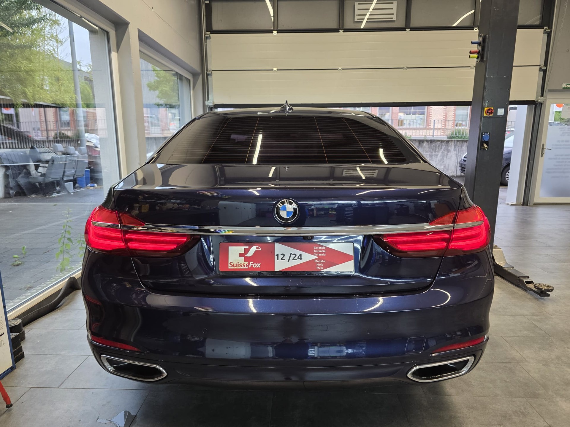 BMW 750d xDrive Steptronic-image-5