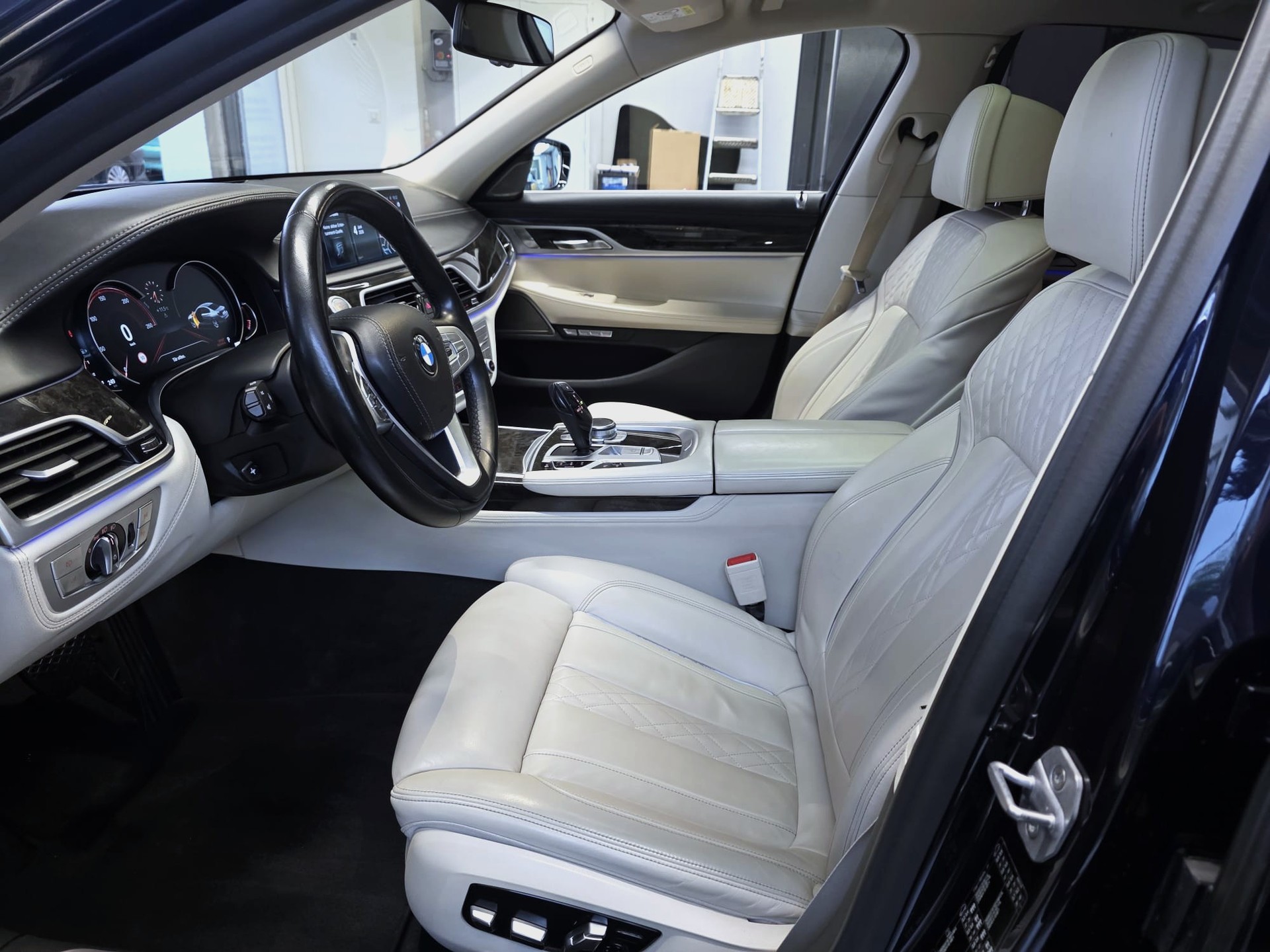 BMW 750d xDrive Steptronic-image-9