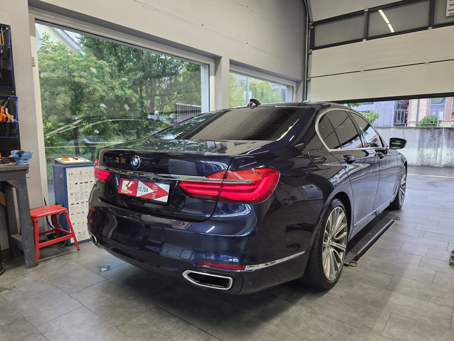 BMW 750d xDrive Steptronic-image-6