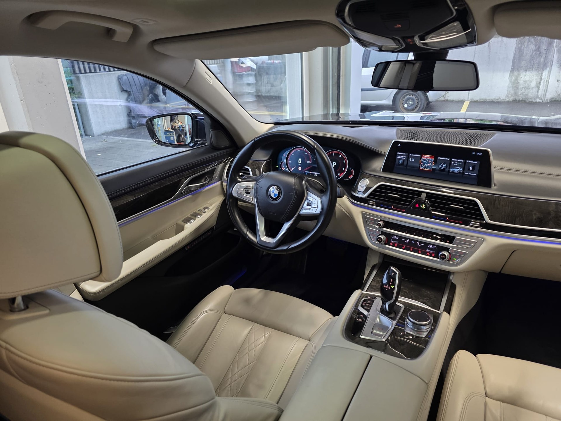 BMW 750d xDrive Steptronic-image-12
