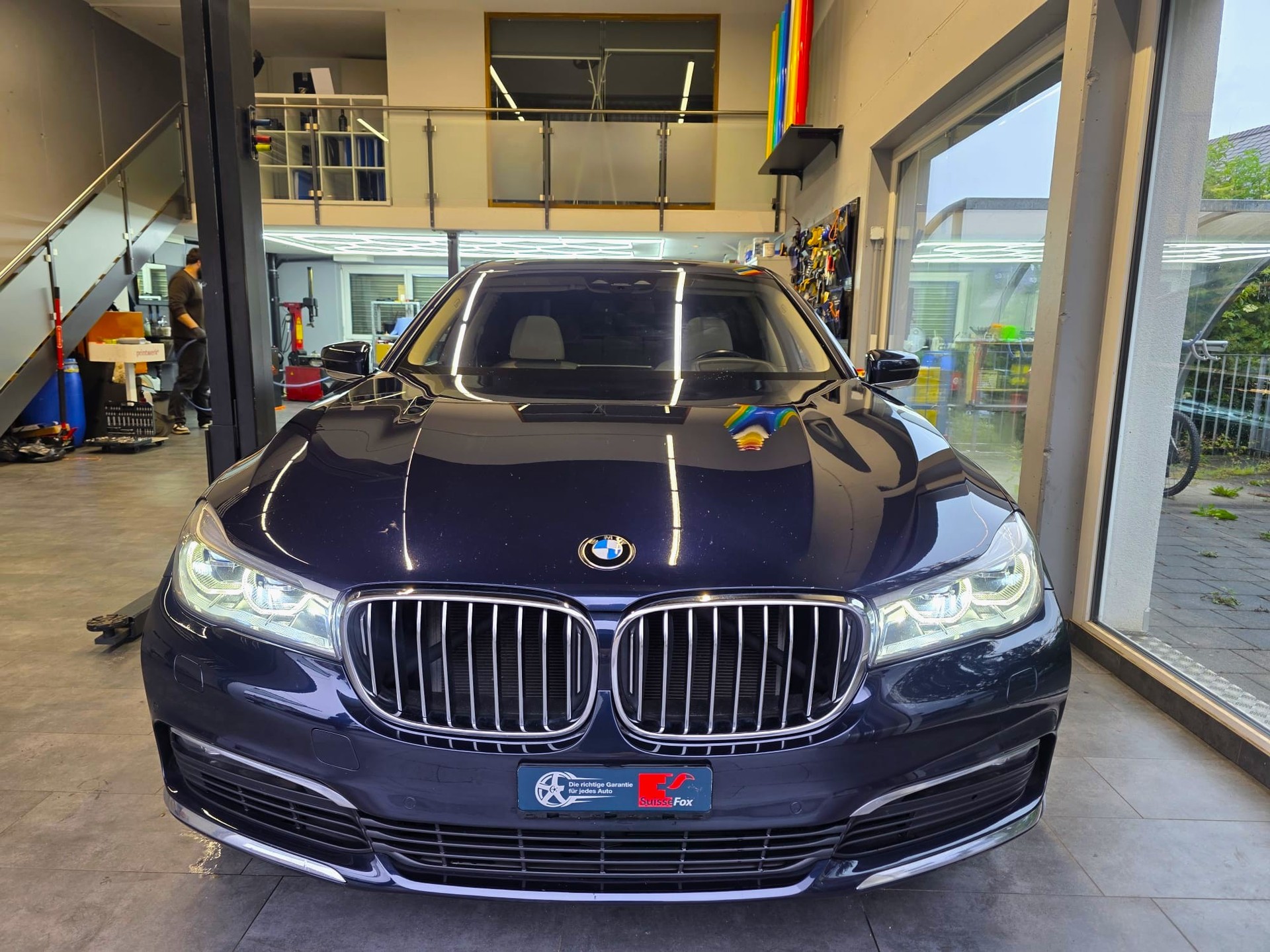 BMW 750d xDrive Steptronic-showroom-element-3