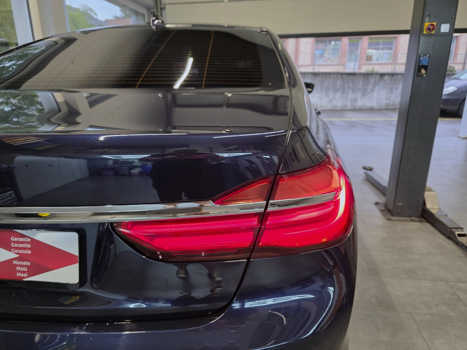 BMW 750d xDrive Steptronic-image-4