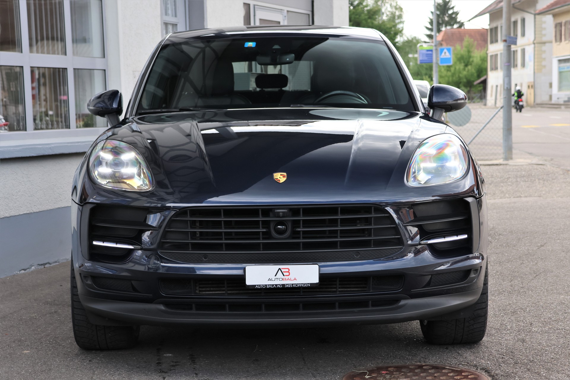 PORSCHE Macan PDK (CH)-showroom-element-1