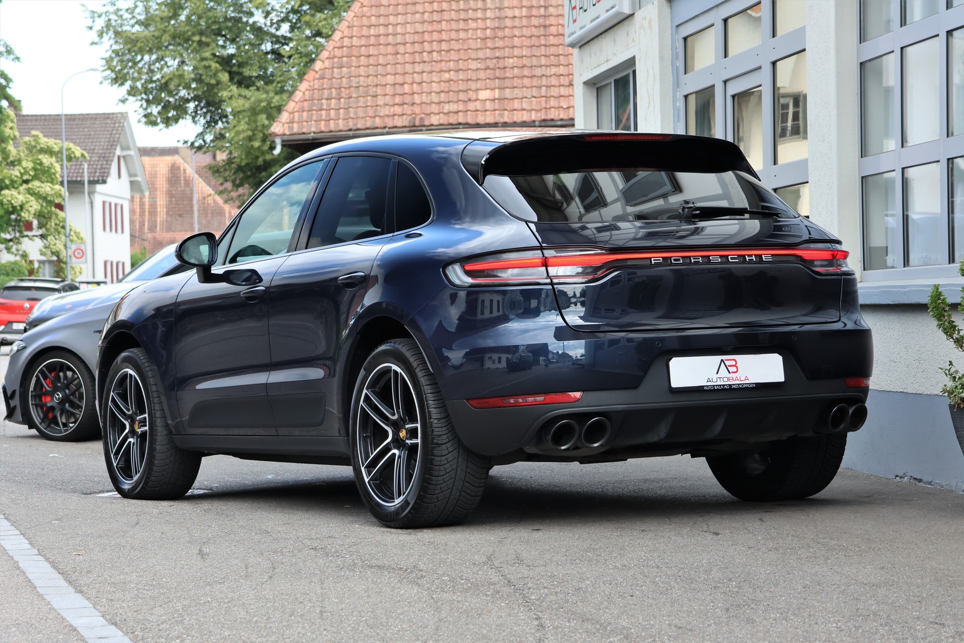 PORSCHE Macan PDK (CH)-showroom-element-2
