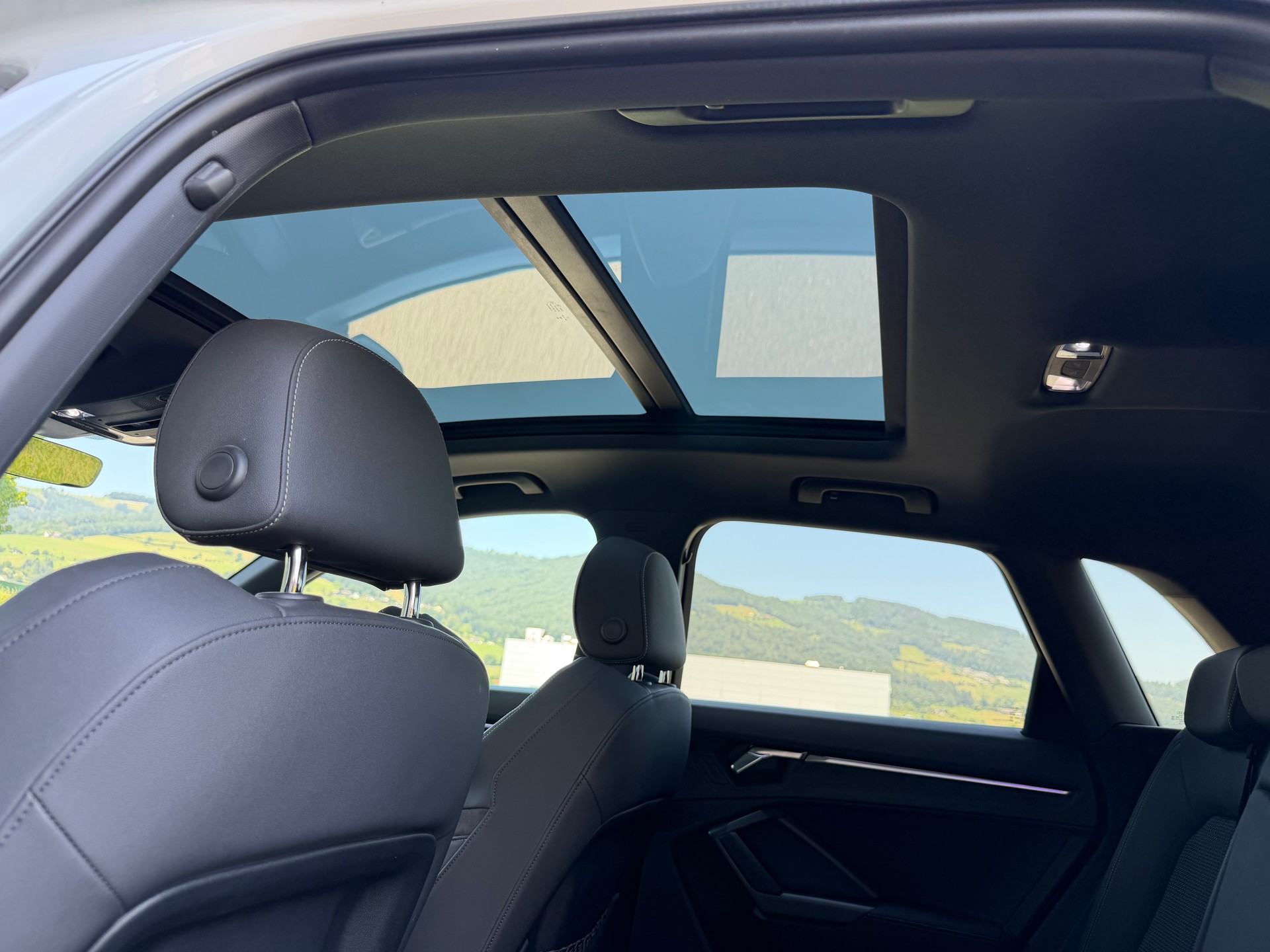 AUDI Q3 40 TFSI S line quattro S-tronic-image-10