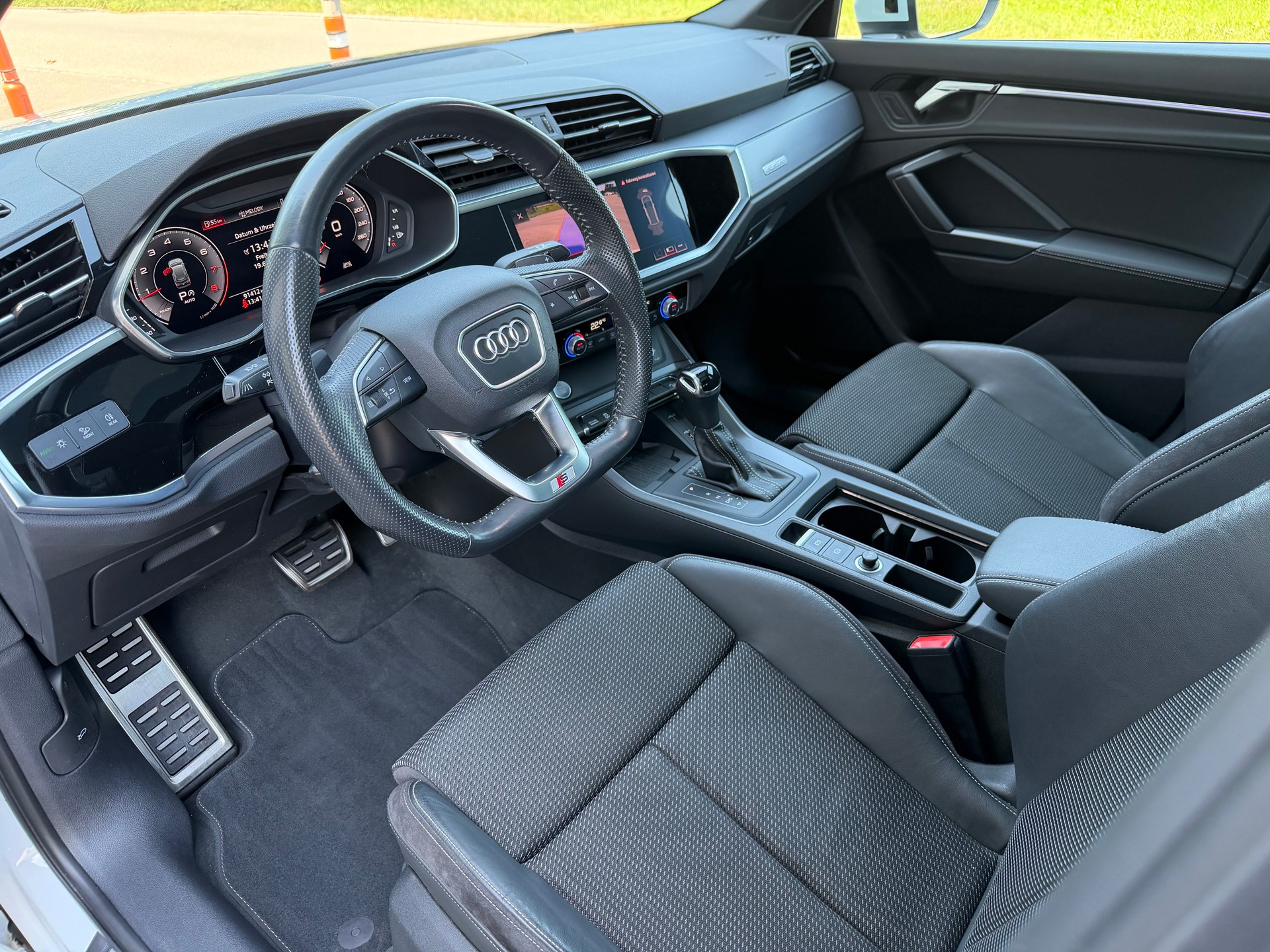 AUDI Q3 40 TFSI S line quattro S-tronic-image-7