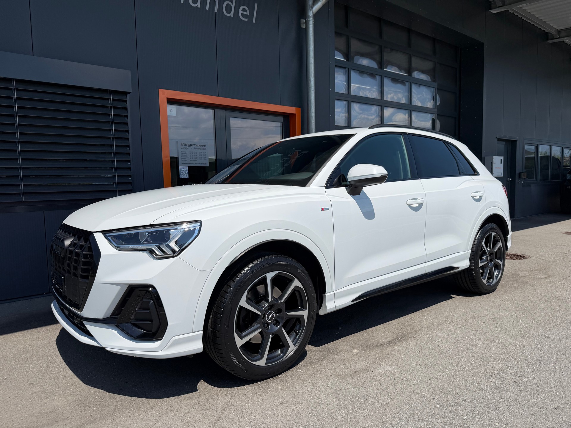 AUDI Q3 40 TFSI S line quattro S-tronic