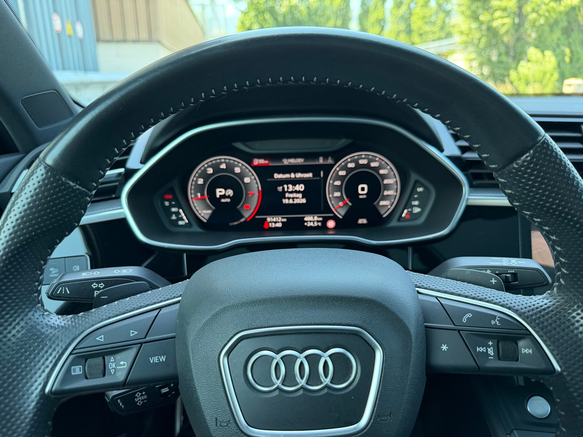 AUDI Q3 40 TFSI S line quattro S-tronic-image-6