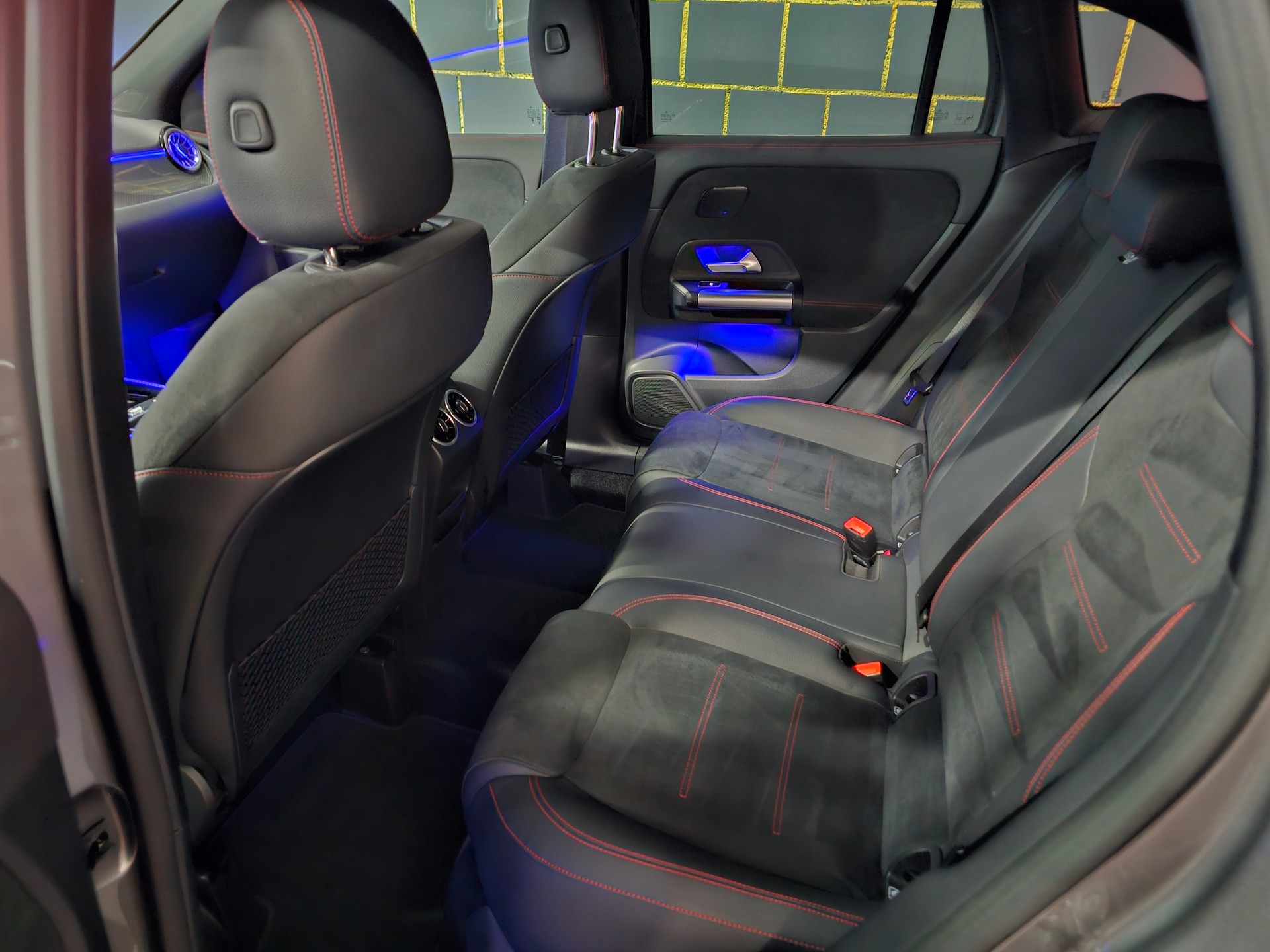 MERCEDES-BENZ GLA 250 4Matic 8G-DCT AMG Line-image-12