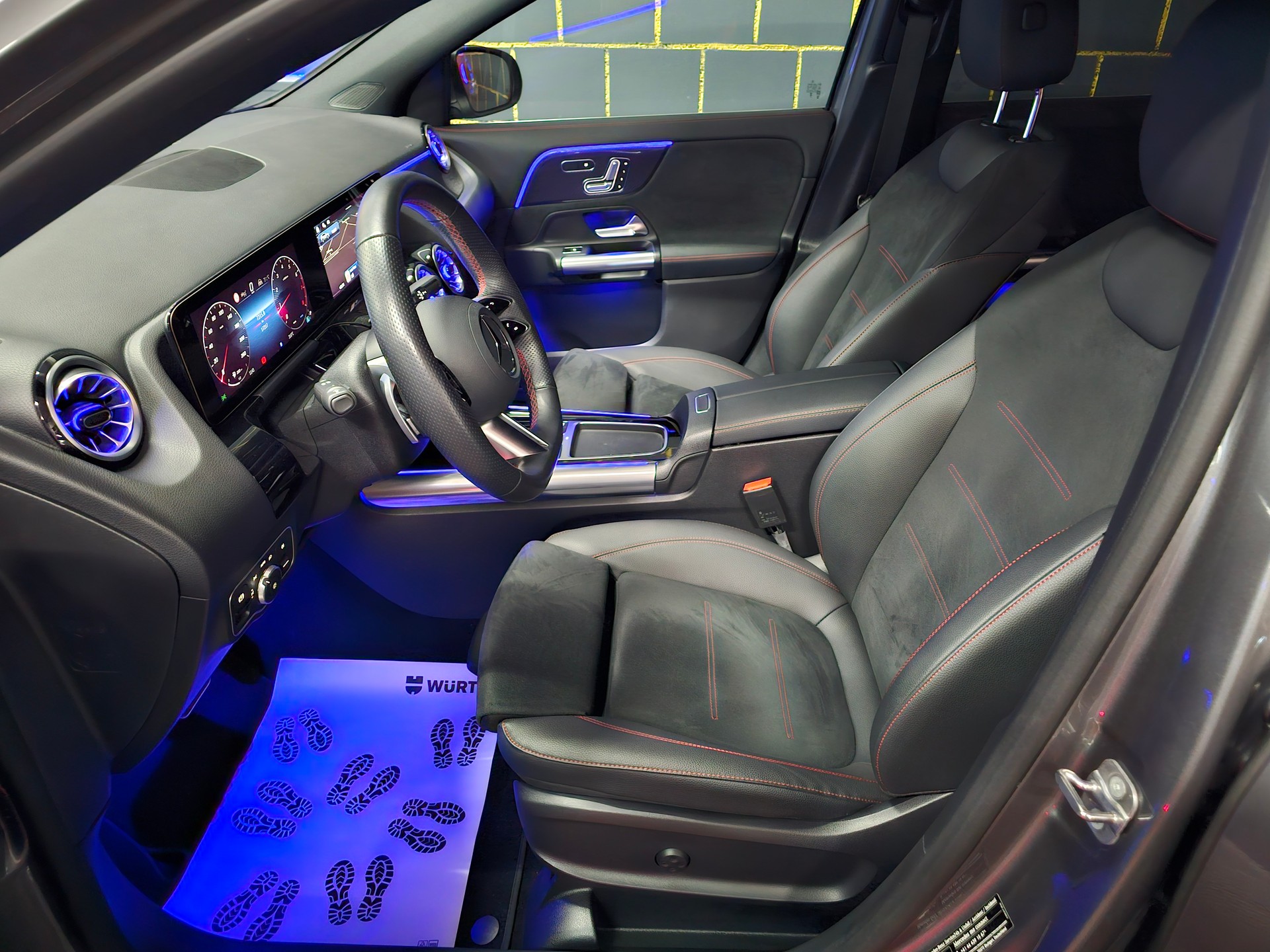 MERCEDES-BENZ GLA 250 4Matic 8G-DCT AMG Line-image-10
